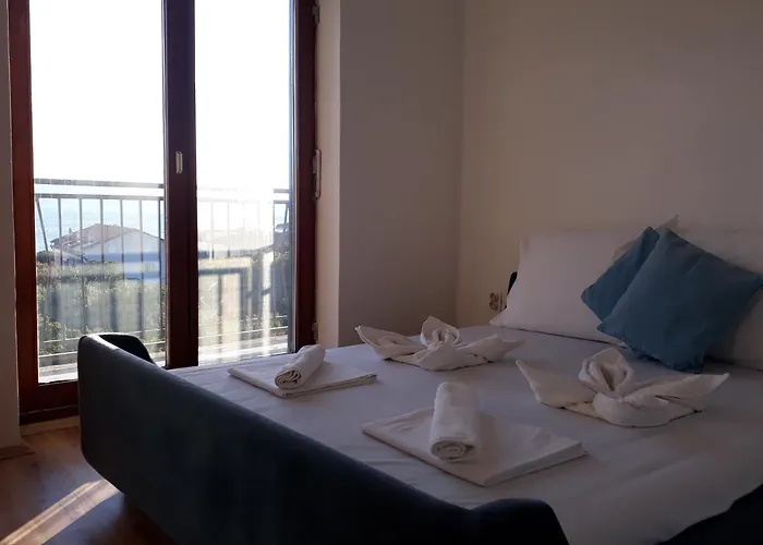 Large Cozy At شقة